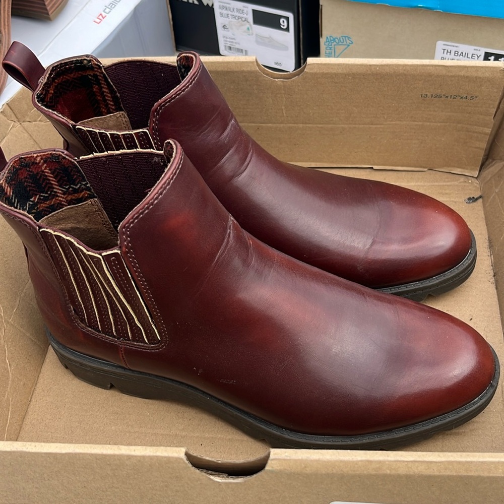 Women's BOC Erin Comfort- Burgundy - Var Szs - NIB